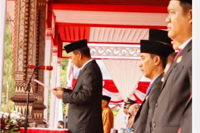 Kendek Rante Bacakan Teks Proklamasi pada Upacara HUT RI ke-80 di Makale Tana Toraja
