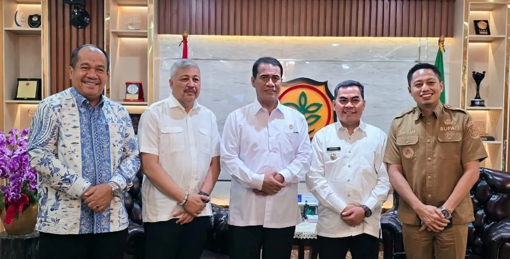 Mentan Amran Sulaiman Kucurkan Bantuan Pertanian untuk Tana Toraja