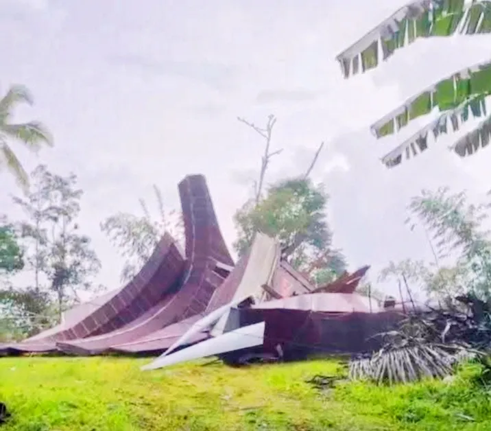 Lumbung dan Rumah Warga Disapu Angin Puting Beliung di Sangalla Utara