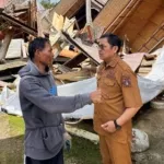 Bupati Zadrak Temui Warga Korban Puting Beliung di Sangalla Utara