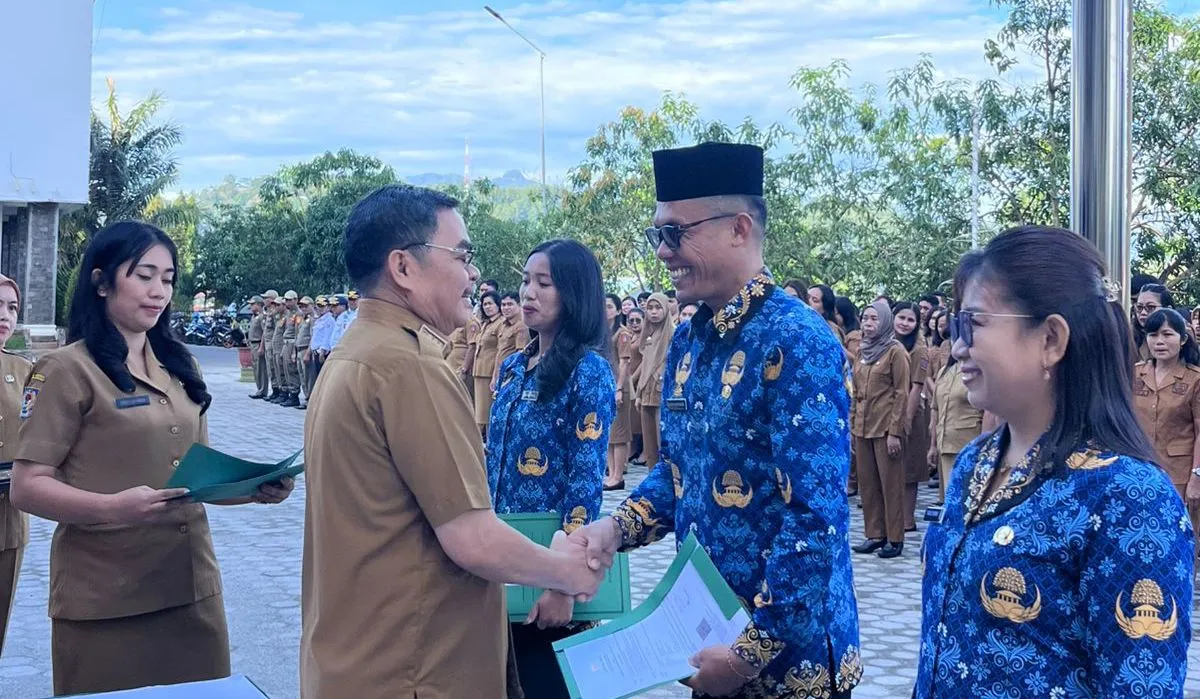 Bupati Tana Toraja Serahkan SK kepada 46 PPPK