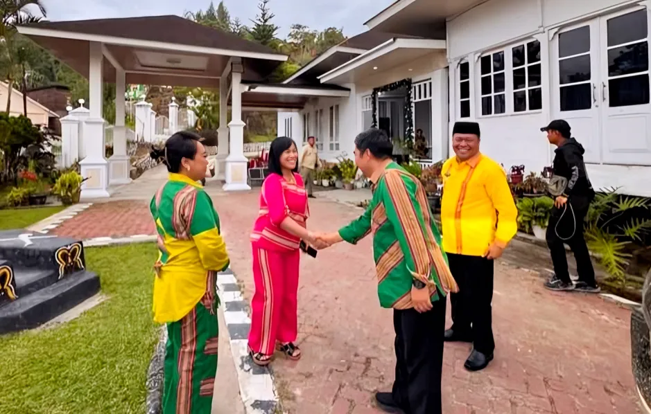 Bupati Tana Toraja Lakukan Kunjungan Kerja dan Silaturahmi ke Mamasa