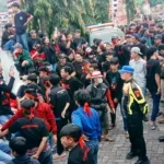 Pendemo “Sandera” Bupati Tana Toraja di DPRD, Aksi Tolak Geotermal Berakhir Ricuh
