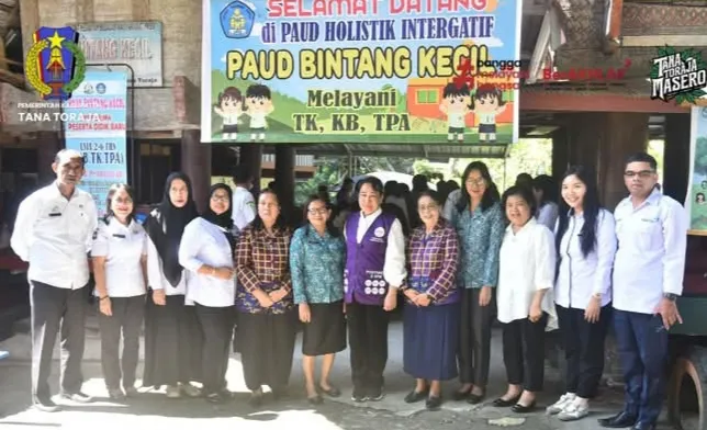 Dr Erni Buka Hari Posyandu Nasional