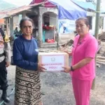 Bhayangkari Bersama Polsek Rindingallo Salurkan Bantuan Korban Kebakaran di Baruppu