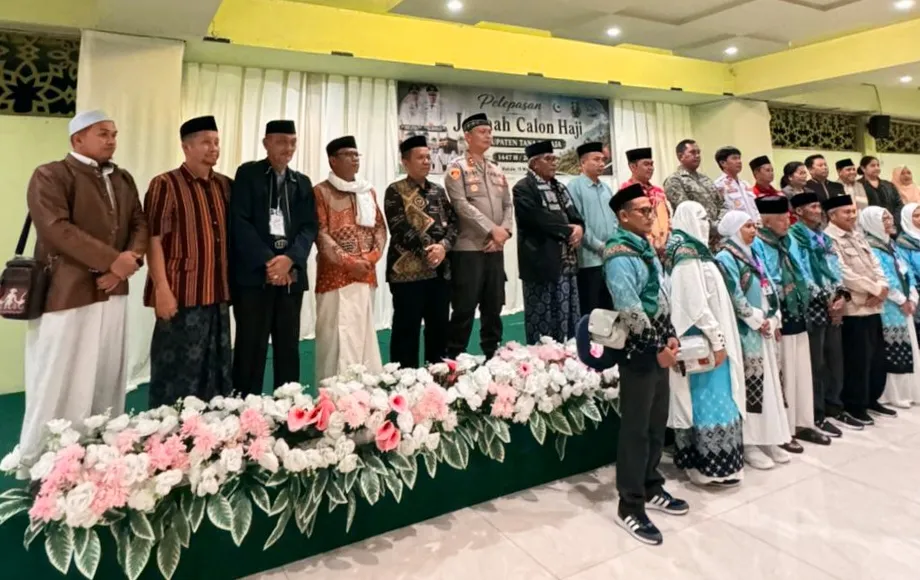 Bupati Tana Toraja Lepas Jamaah Haji di Mesjid Agung Makale