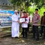 Bupati Tana Toraja Serahkan Sapi Qurban Banpres di Mesjid Jami Musafir Sangalla’