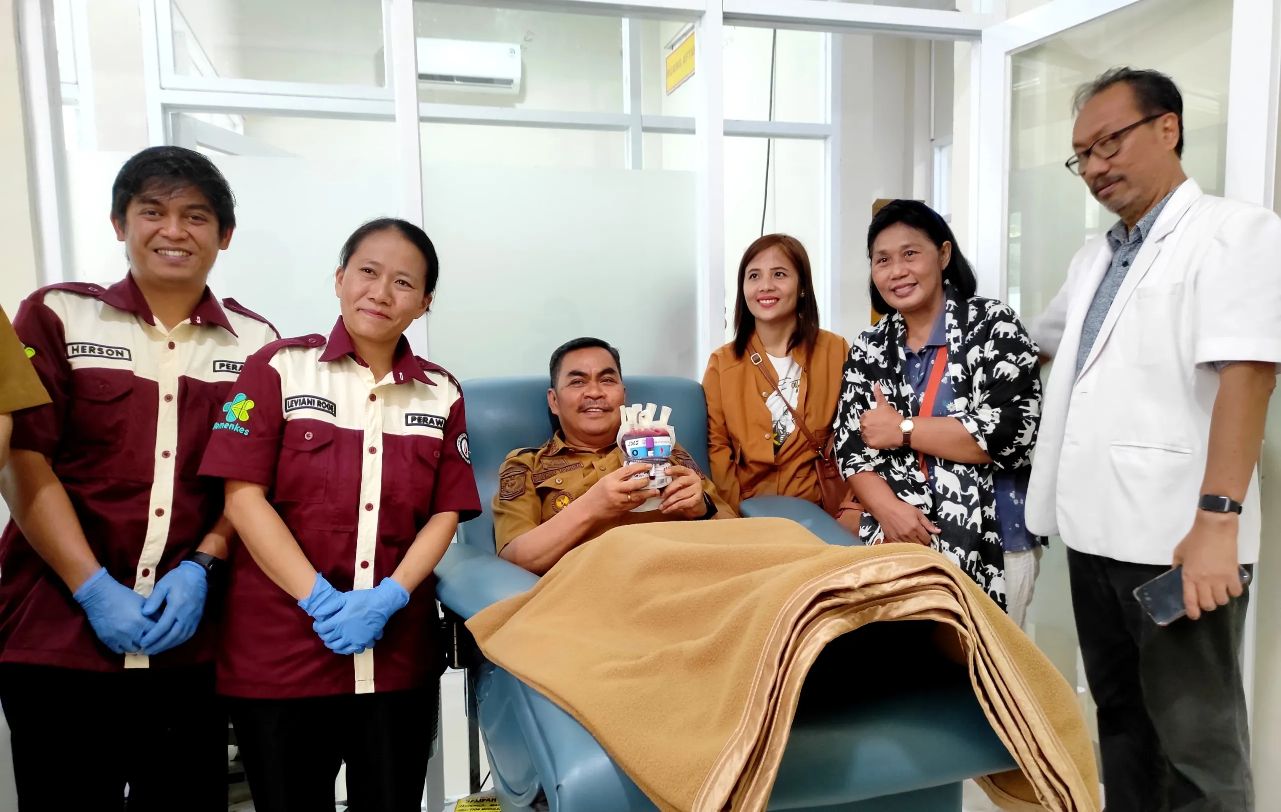 Bupati Zadrak Donor Darah Pasca Resmikan Gedung Baru RSUD Lakipadada