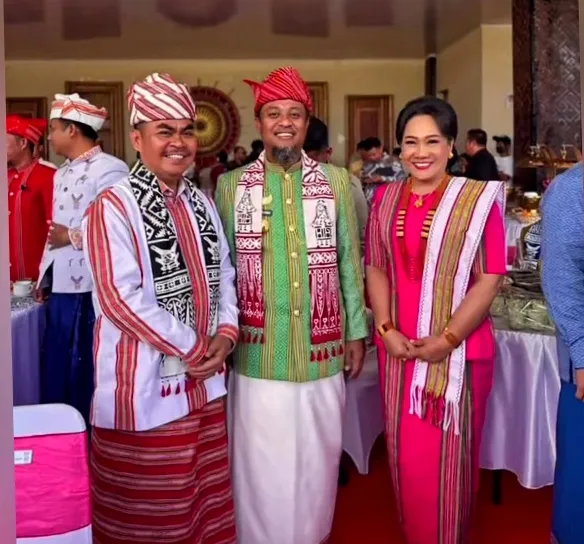Bupati Tana Toraja dan Ketua TP PKK Hadiri HUT Toraja Utara