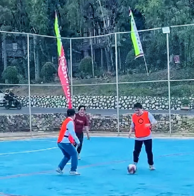 Ketua TP PKK Tana Toraja Hobi Main Futsal