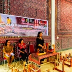 Pengrajin Tenun Tana Toraja Terima Bantuan Kelos Dari Dekranasda Pusat