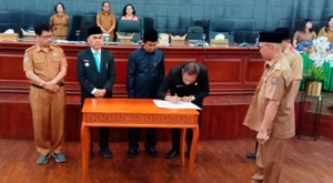 Bupati Tana Toraja Serahkan KUA-PPAS APBD Tahun 2027 ke Dewan