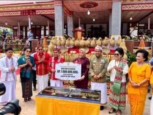 Bantuan Keuangan Gubernur Sulsel Rp7 Miliar ke Tana Toraja