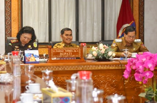 Bupati Tana Toraja Rapat Zoom Meeting Penyaluran BBM Bersubsidi
