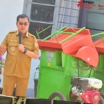 Bupati Tana Toraja Serahkan Alsintan ke Kelompok Tani