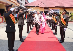 Pedang Pora Sambut Dan Pelepasan Kapolres Tana Toraja