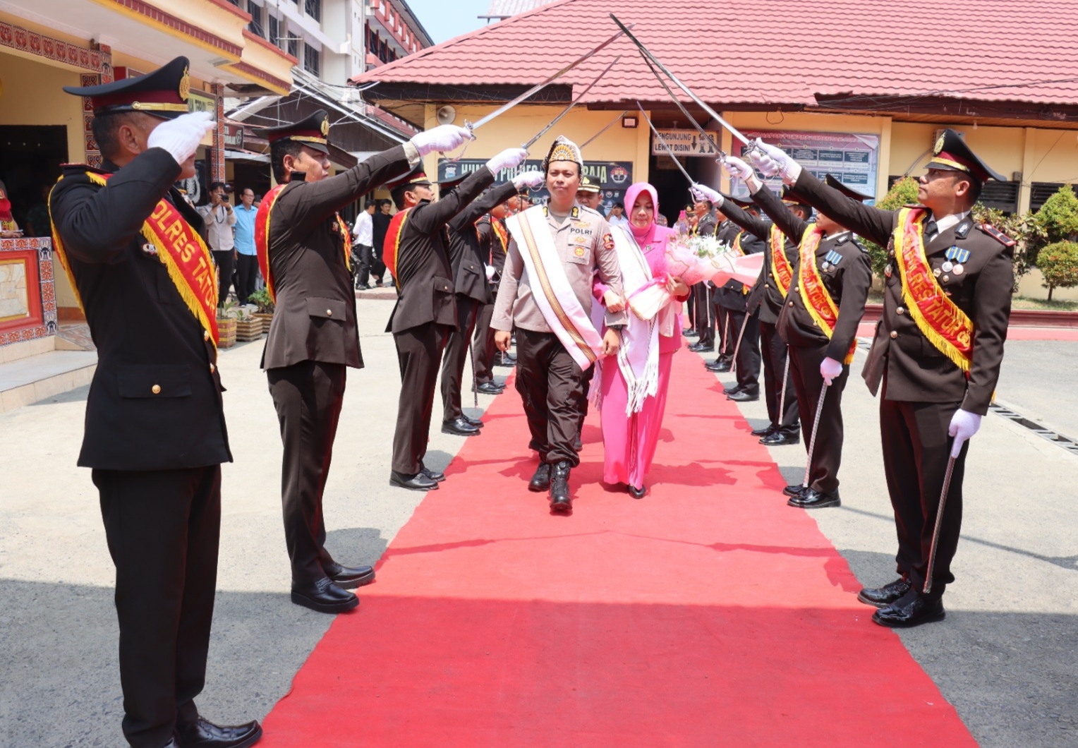 Pedang Pora Sambut Dan Pelepasan Kapolres Tana Toraja