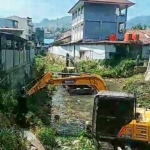 Pemkab Tana Toraja Kerahkan Alat Berat Normalisasi Sungai Kota Makale